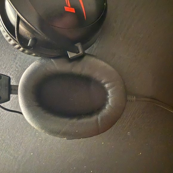 HyperX Cloud II Gaming Headset (Wired – Black/Red) - Picture 2 of 4